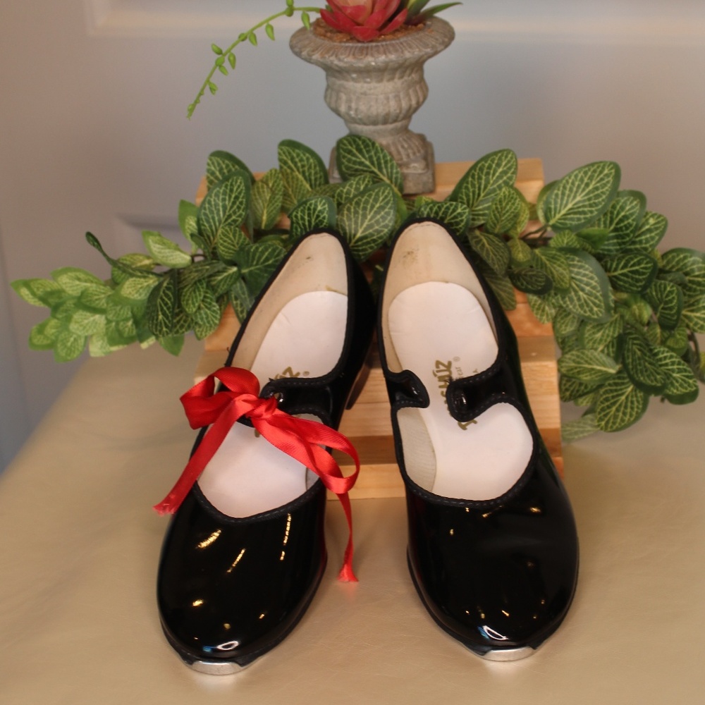Danshuz Black Patton Leather Tap Shoes